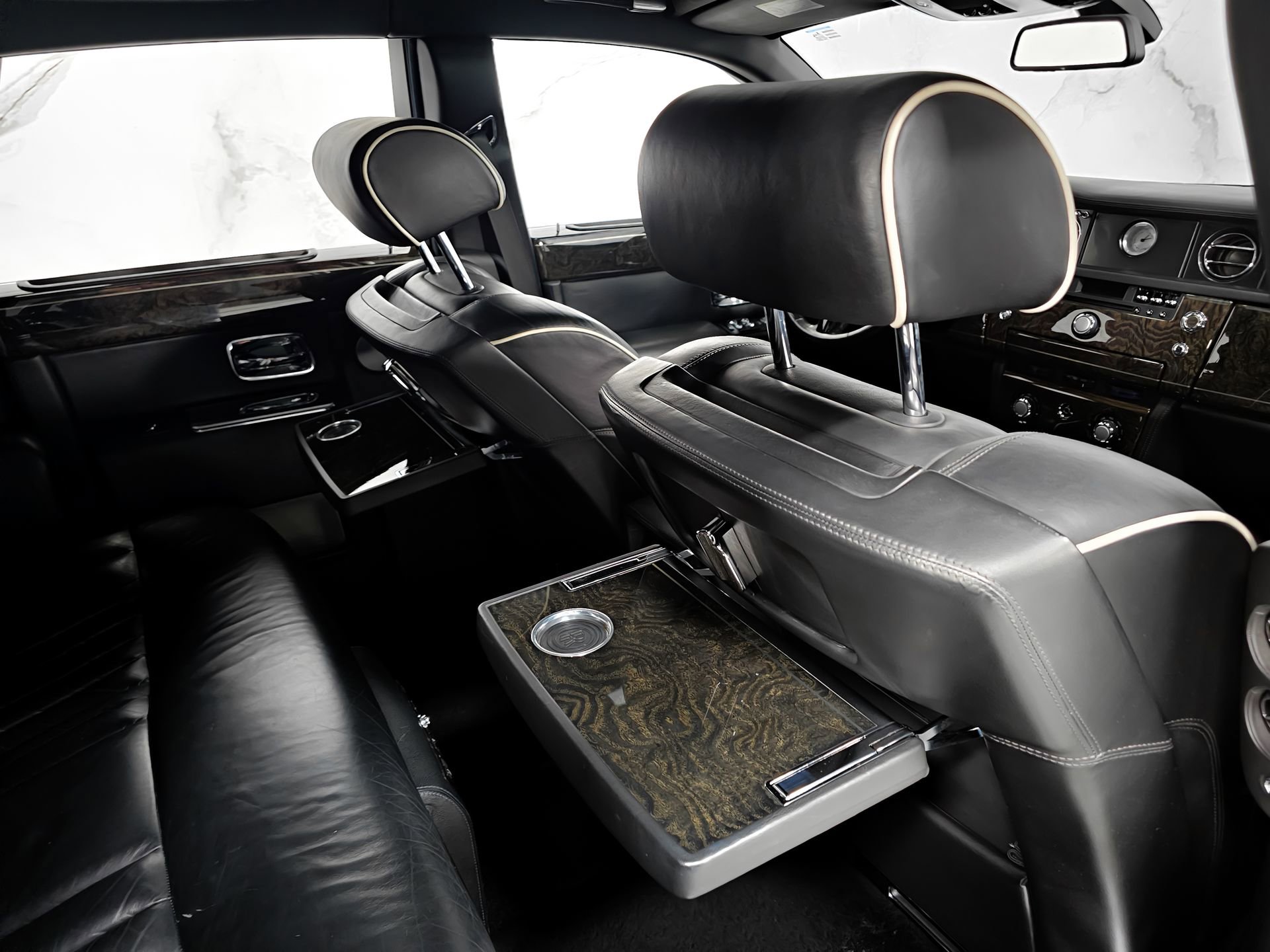 Used 2006 Rolls-Royce Phantom Sedan RWD image 21