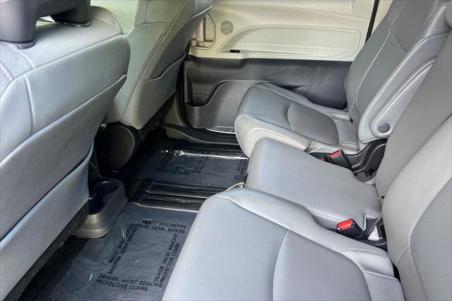 Certified 2022 Toyota Sienna XLE image 4