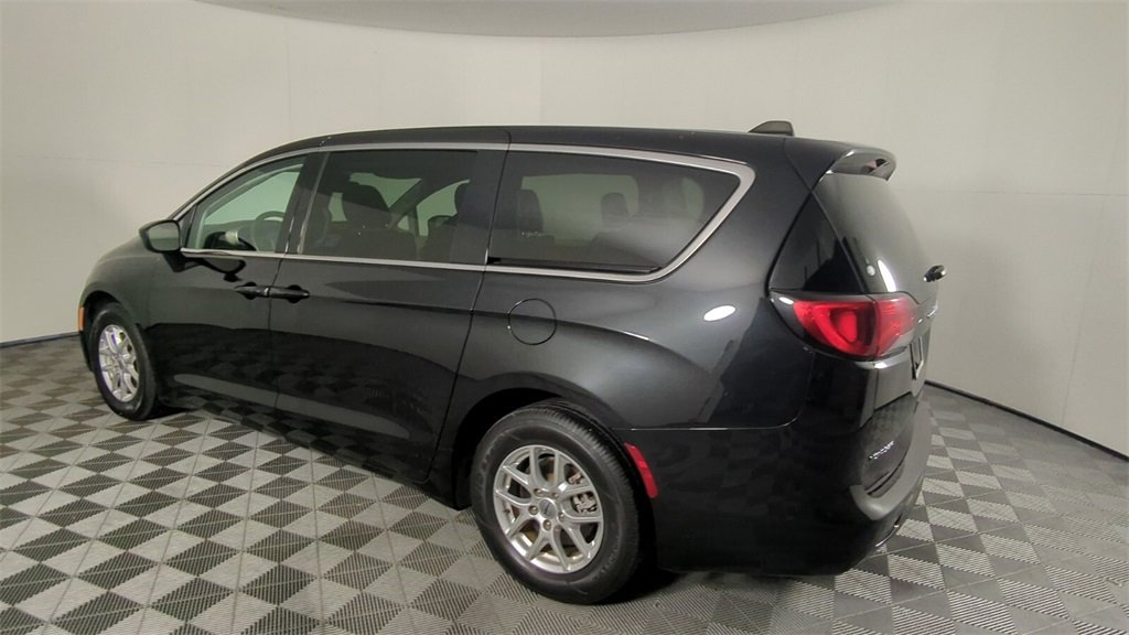 Used 2023 Chrysler Voyager LX image 6