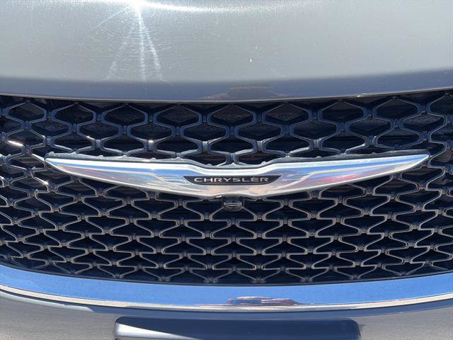 Used 2023 Chrysler Pacifica Limited image 11