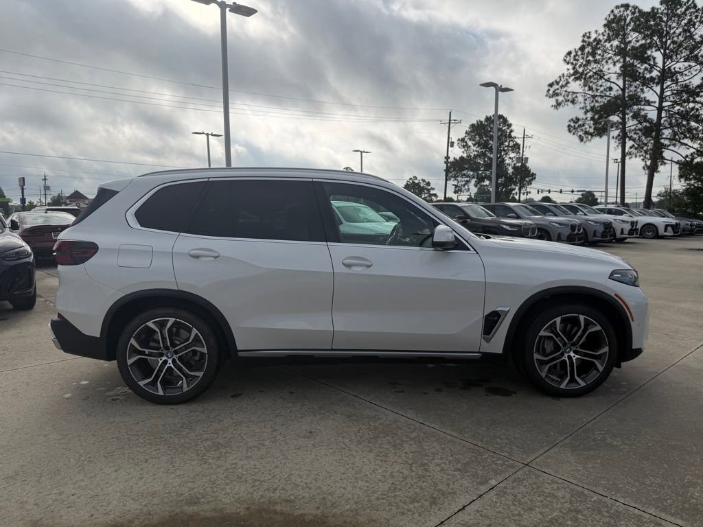 Certified 2024 BMW X5 xDrive50e w/ Premium Package AWD/4WD image 4