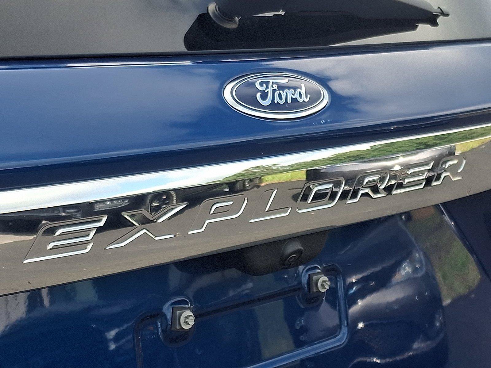 Certified 2023 Ford Explorer Limited w/ Hybrid Equipment Group 310A AWD/4WD image 31