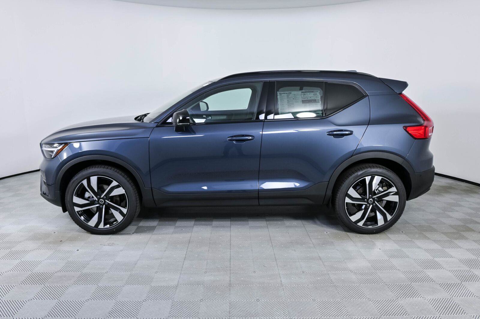 New 2026 Volvo XC40 B5 Ultra w/ Protection Package Premier AWD/4WD image 2