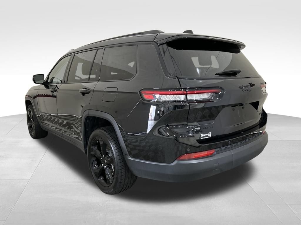 Used 2022 Jeep Grand Cherokee L Limited w/ Black Appearance Package image 3