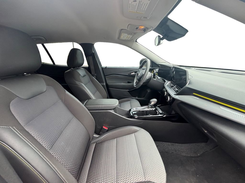 Used 2024 Chevrolet Trax LT FWD image 15