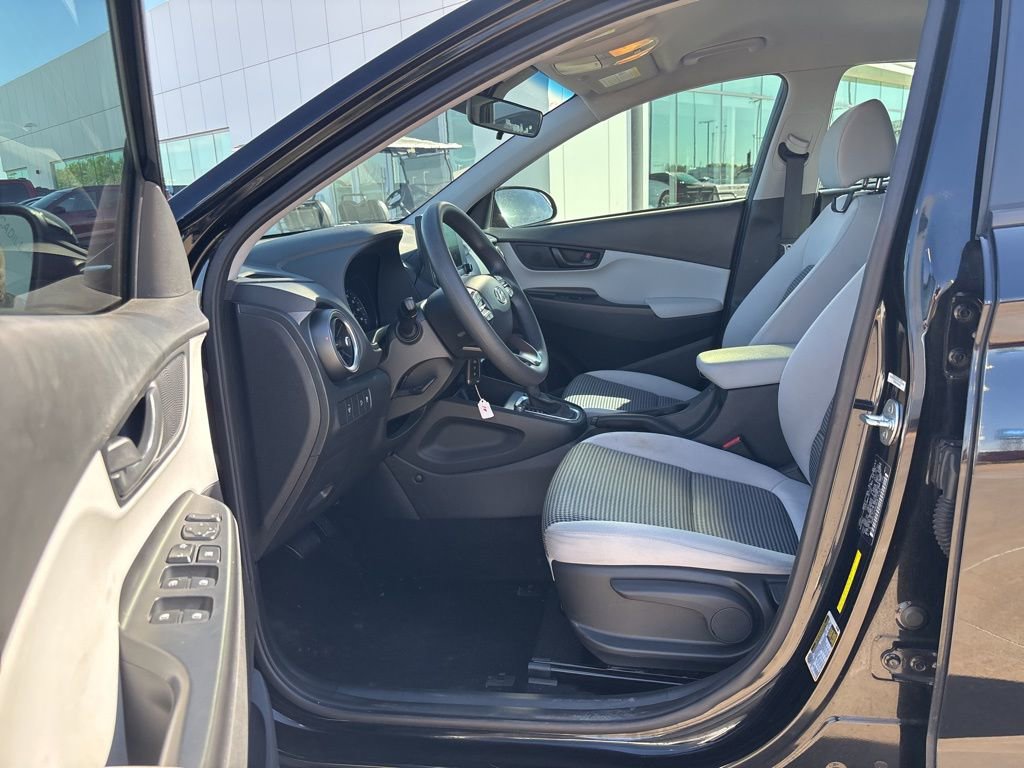 Used 2022 Hyundai Kona SE w/ Cargo Package image 12