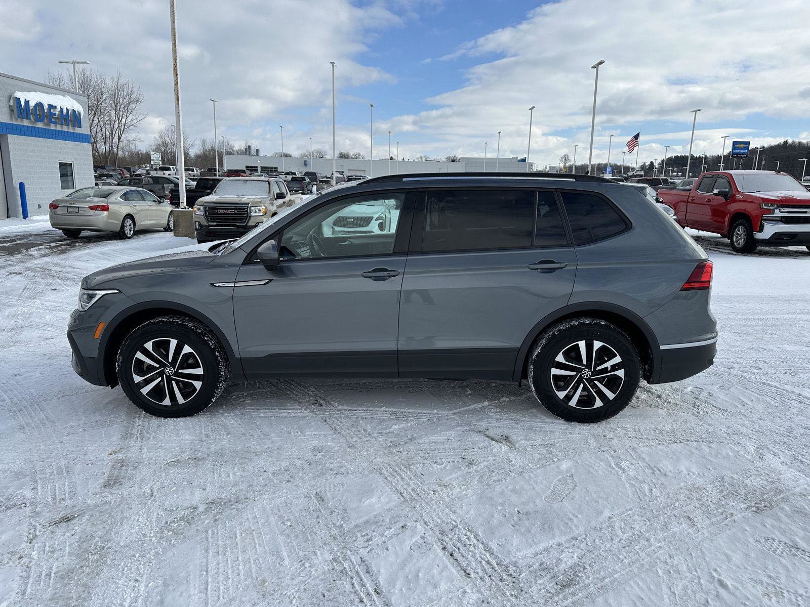 Used 2024 Volkswagen Tiguan S image 2