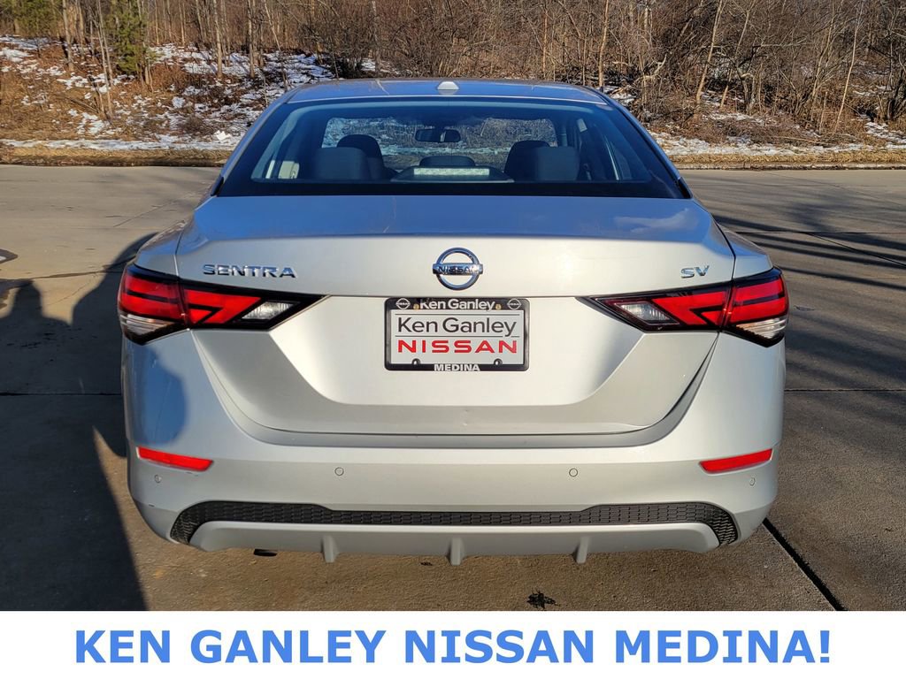 Used 2023 Nissan Sentra SV image 4