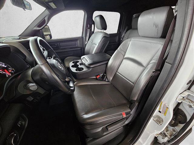 Used 2024 RAM 3500 Tradesman w/ Chrome Appearance Group AWD/4WD image 9