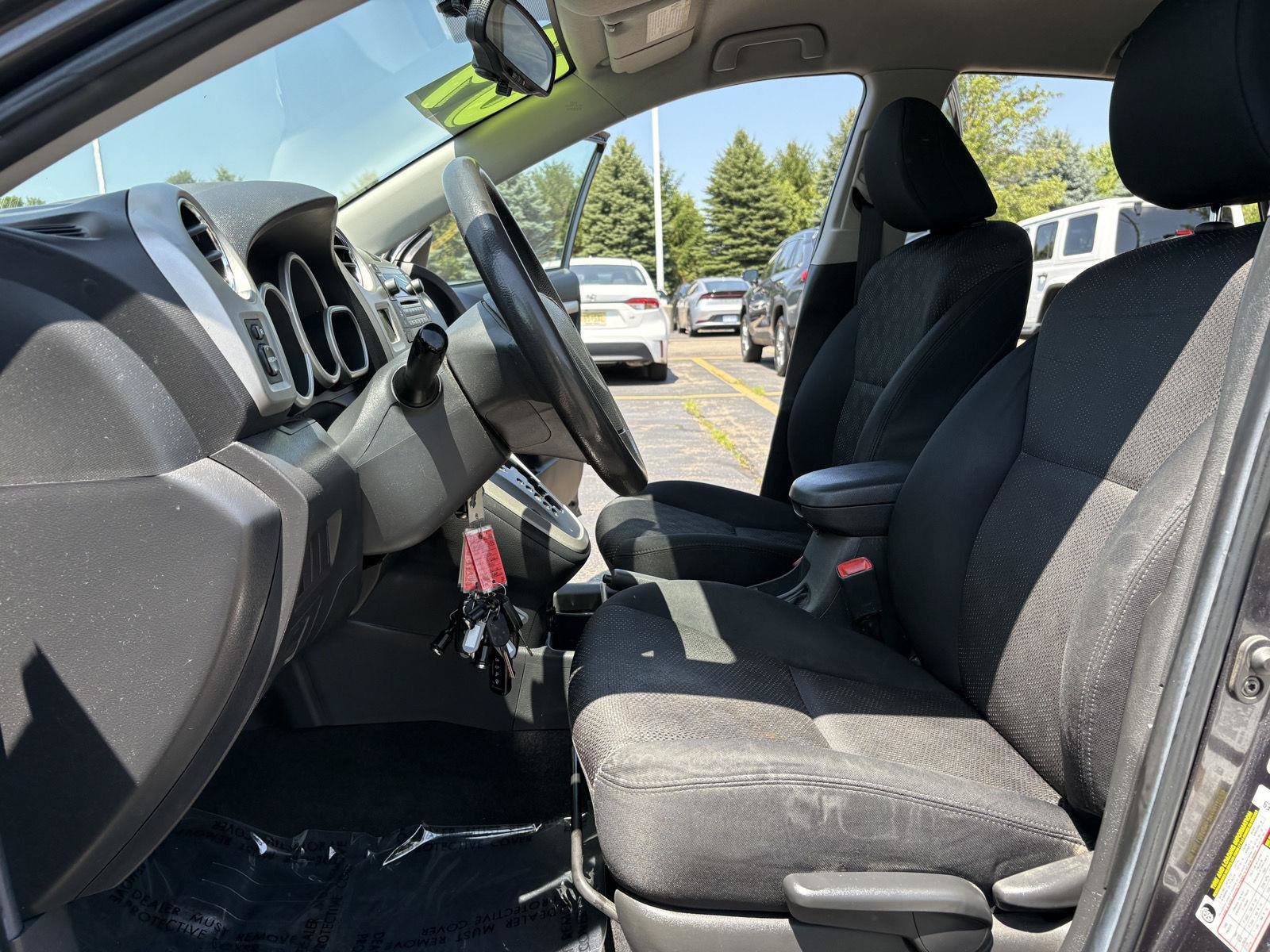 Used 2009 Pontiac Vibe w/ Preferred Package FWD image 11