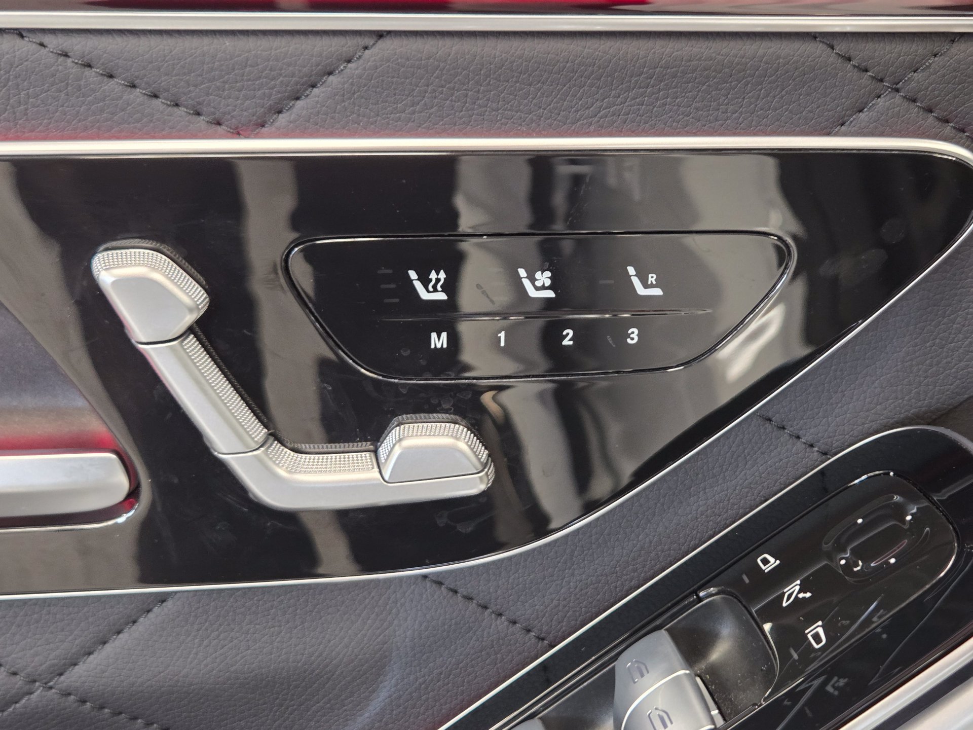 Used 2024 Mercedes-Benz S 580 4MATIC Sedan image 16