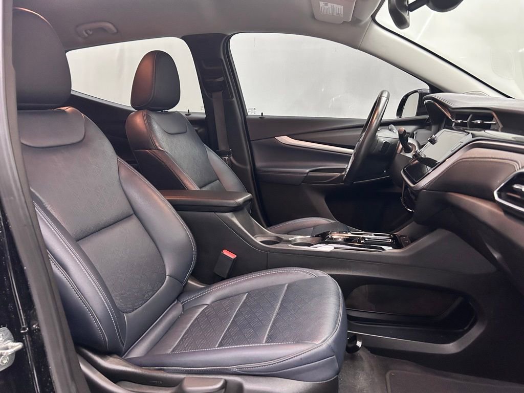 Used 2022 Chevrolet Bolt EUV LT w/ Convenience Package image 14