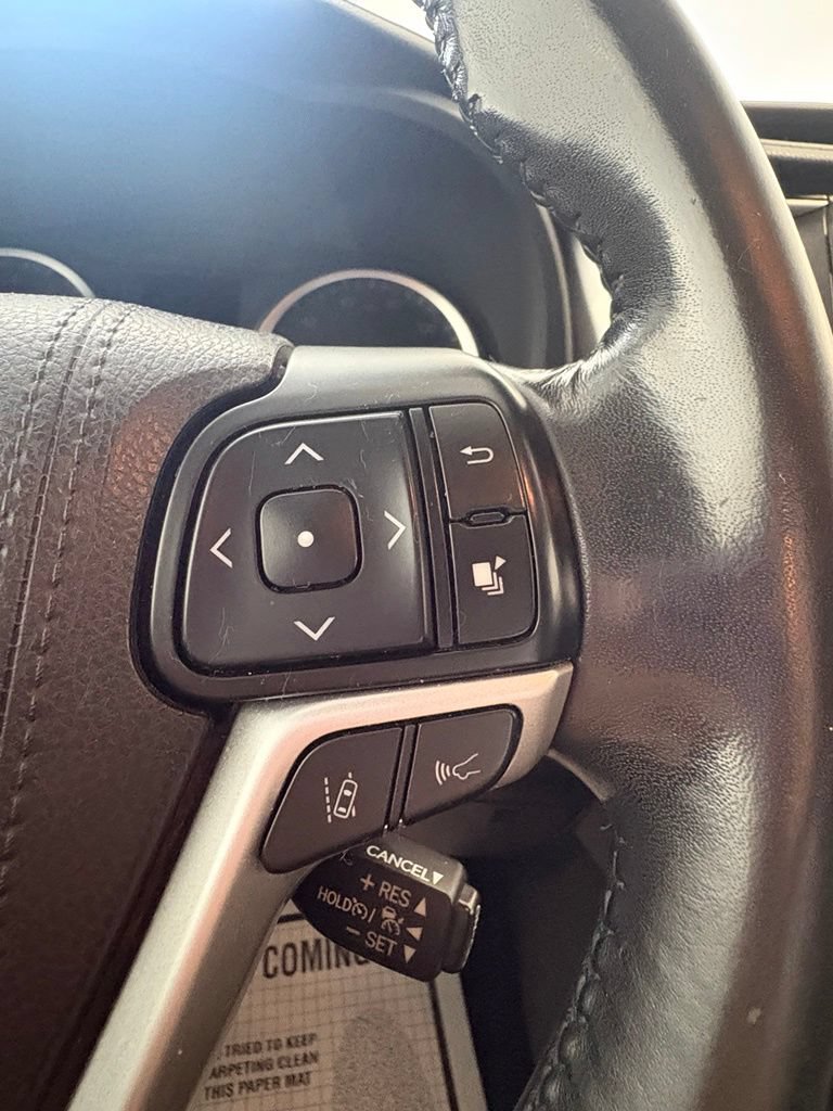 Used 2018 Toyota Highlander XLE AWD/4WD image 13