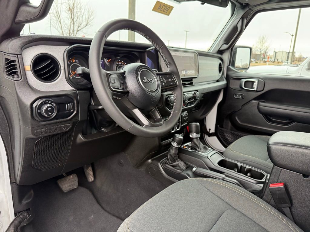 Used 2025 Jeep Gladiator Sport image 30