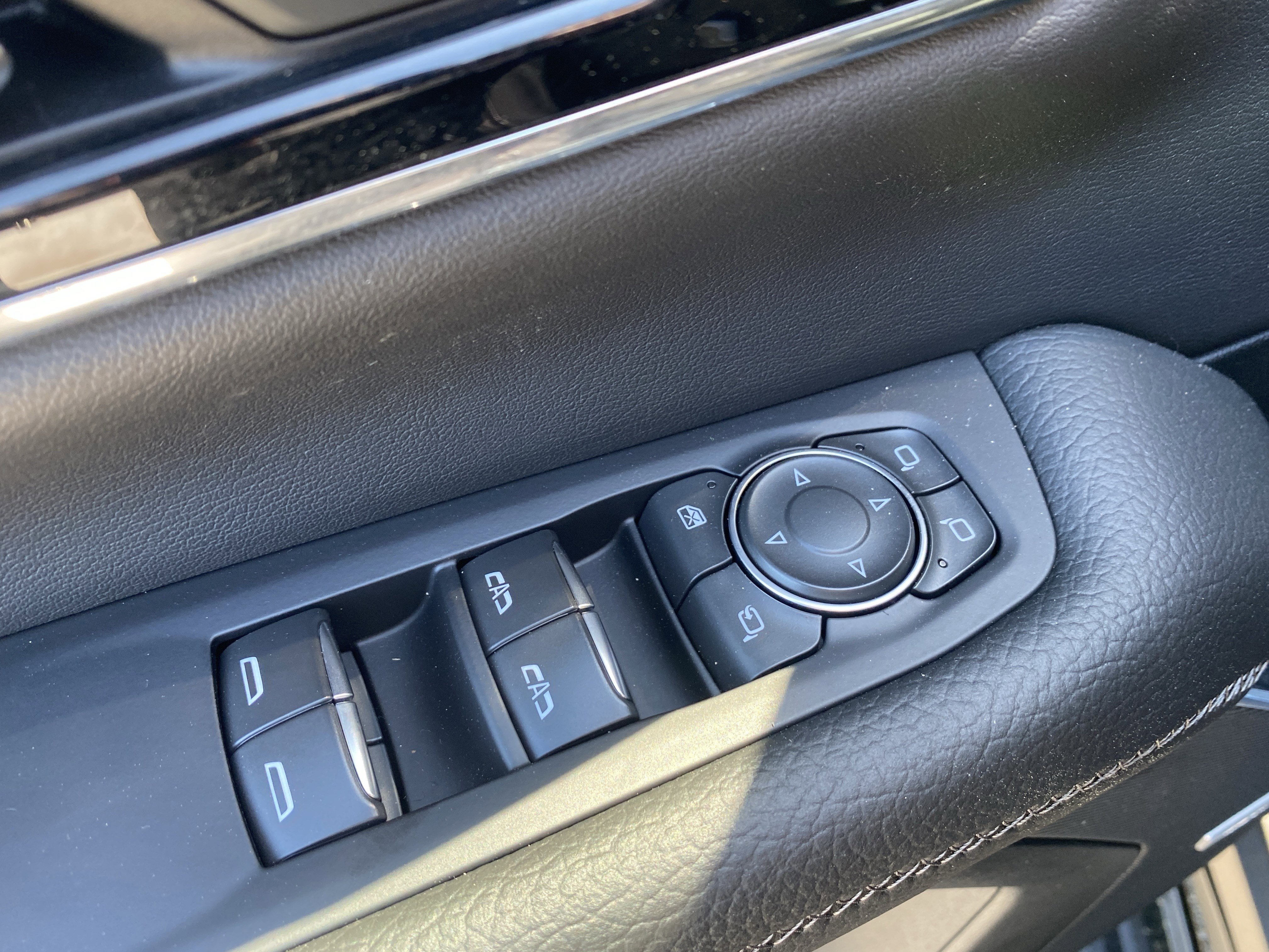 Used 2025 GMC Yukon XL Denali w/ Sun & Power Step Package image 26