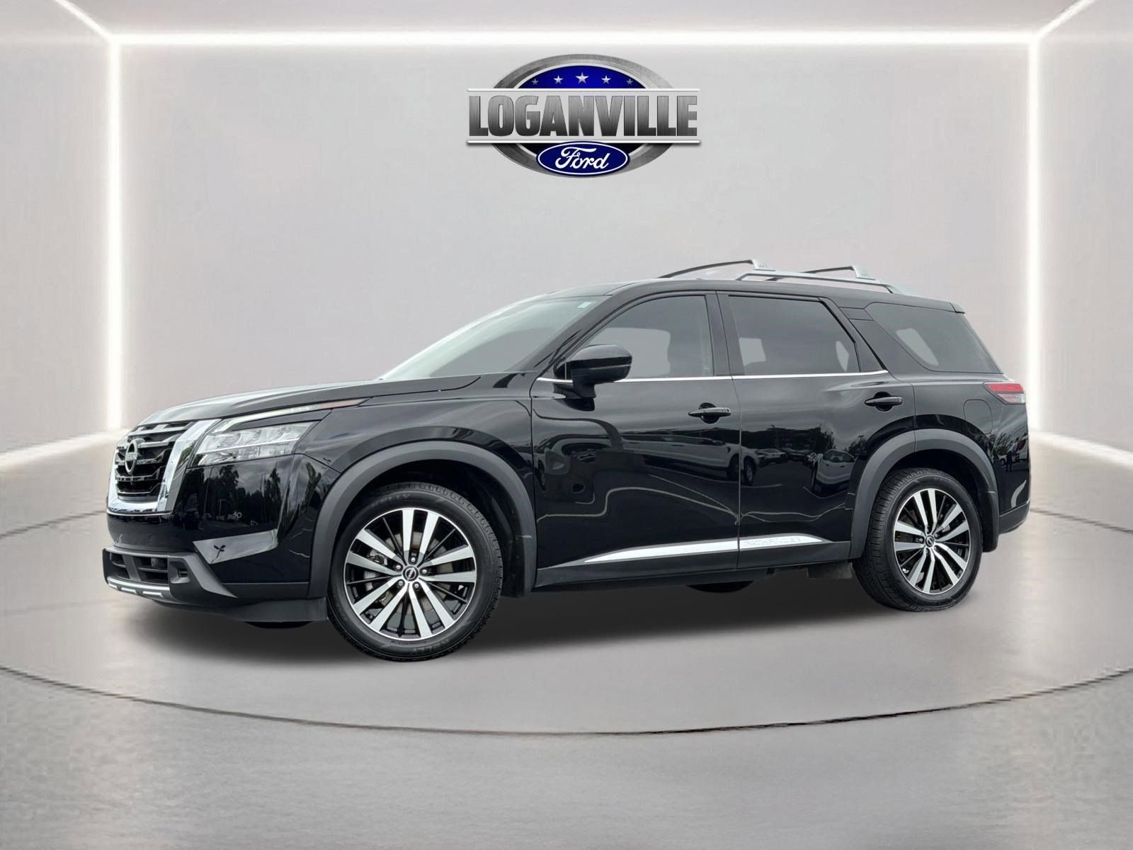 Used 2024 Nissan Pathfinder Platinum w/ Cargo Package