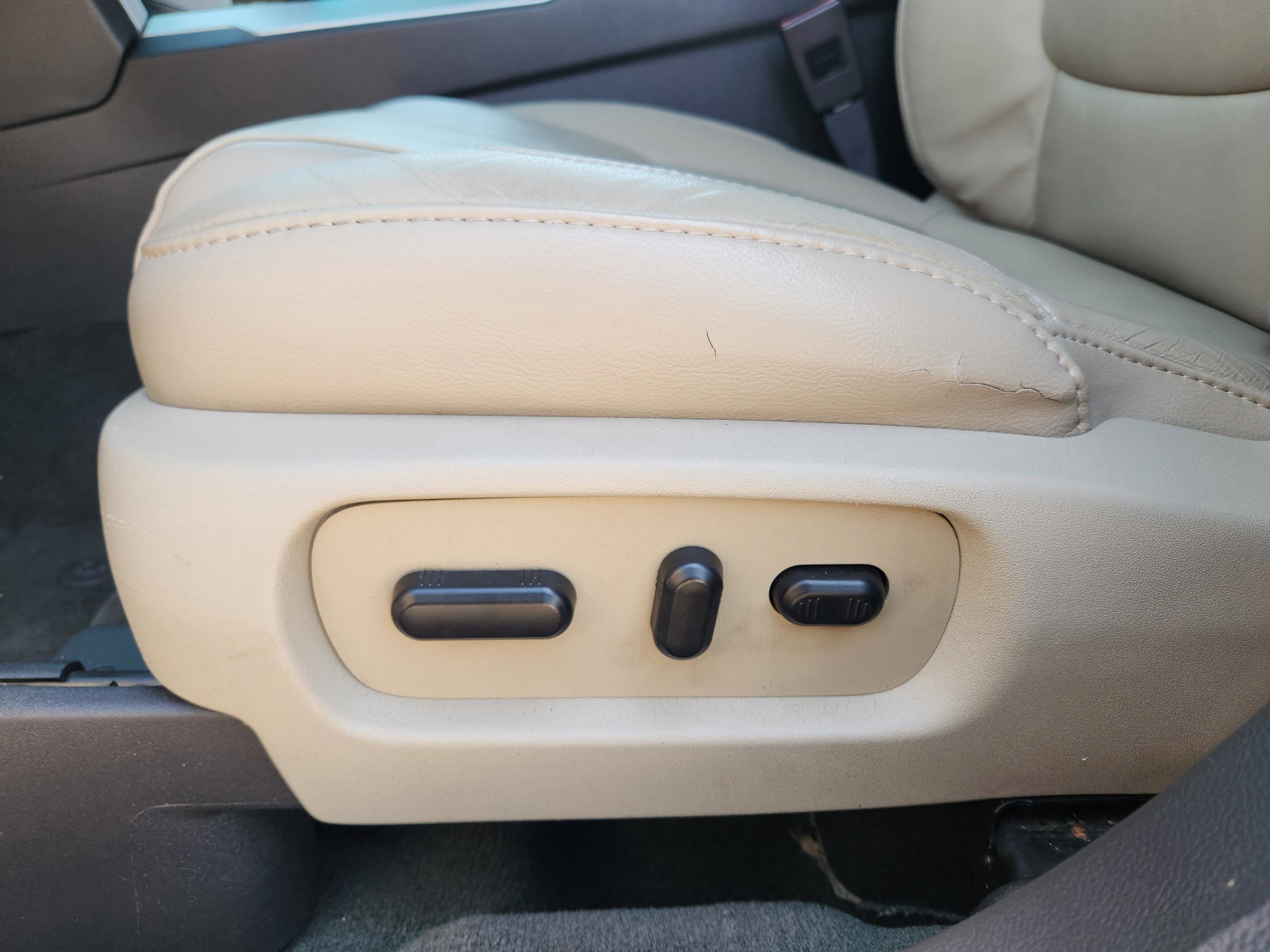 Used 2014 Ford Explorer XLT w/ Equipment Group 202A image 24