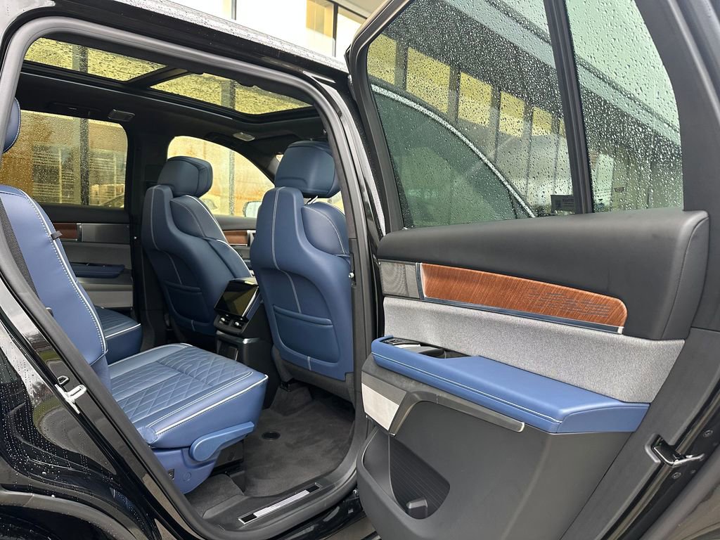 Used 2026 Cadillac Vistiq Premium Luxury image 13