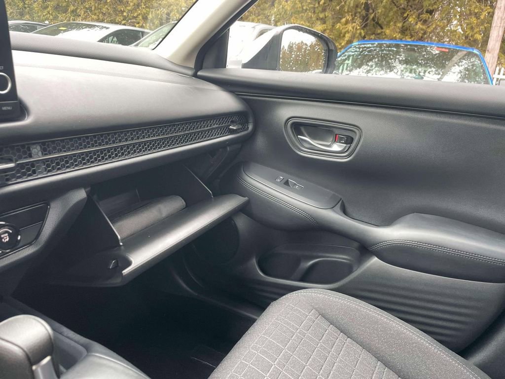 Certified 2025 Honda HR-V LX image 32