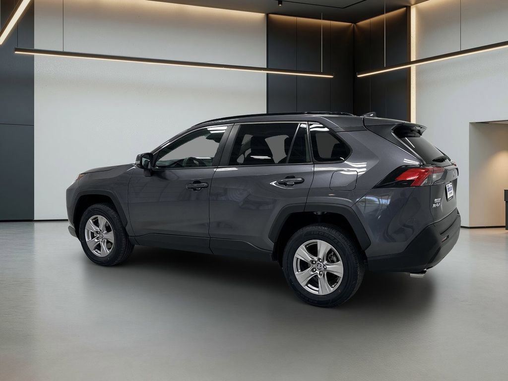 Used 2022 Toyota RAV4 XLE w/ Convenience Package FWD image 3