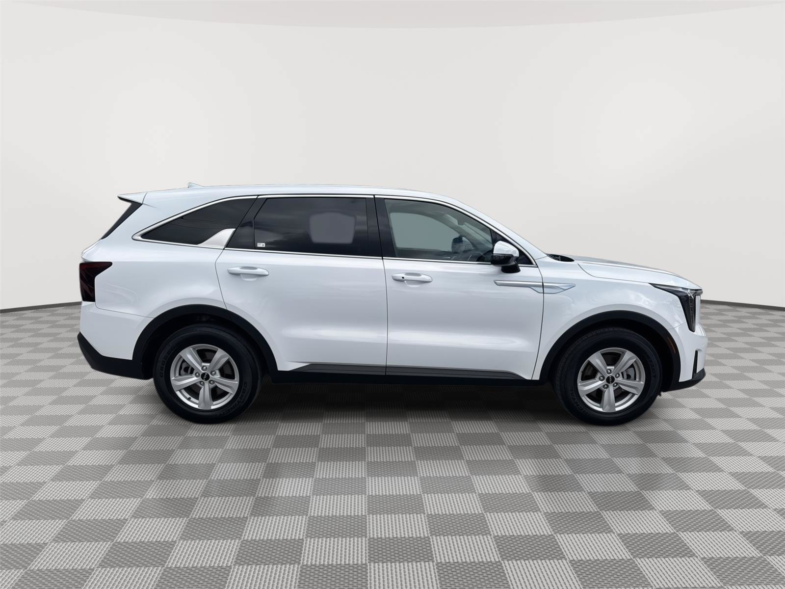 Used 2024 Kia Sorento LX FWD image 4