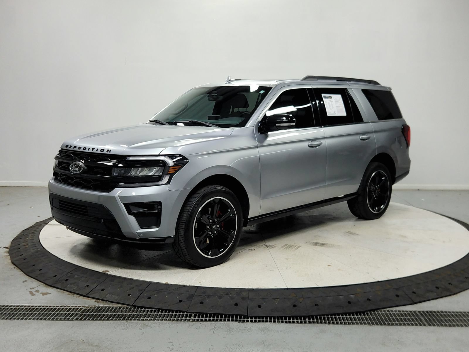 Used 2024 Ford Expedition Limited RWD image 4