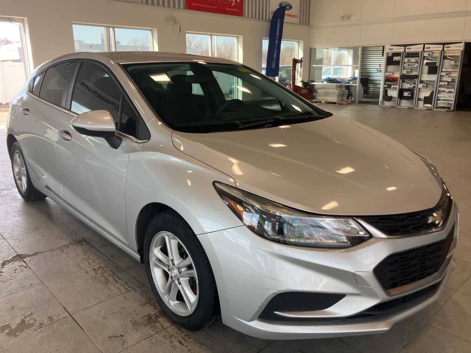 Used 2017 Chevrolet Cruze LT w/ Convenience Package image 3