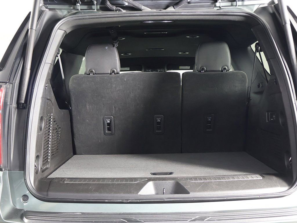 Used 2023 Chevrolet Suburban Premier AWD/4WD image 21
