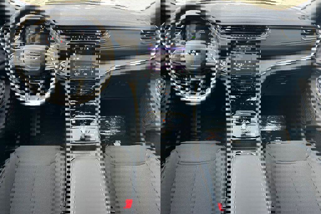 New 2025 Jeep Grand Cherokee Laredo X image 13