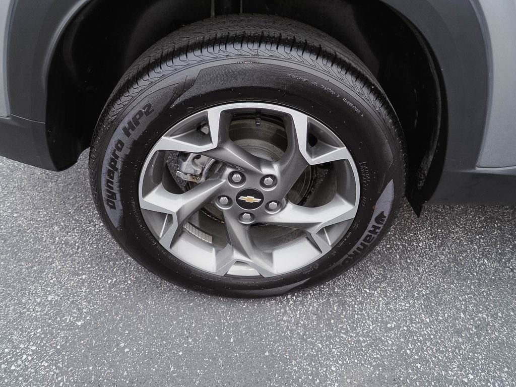 Certified 2025 Chevrolet Trax LT w/ LT Convenience Package image 34