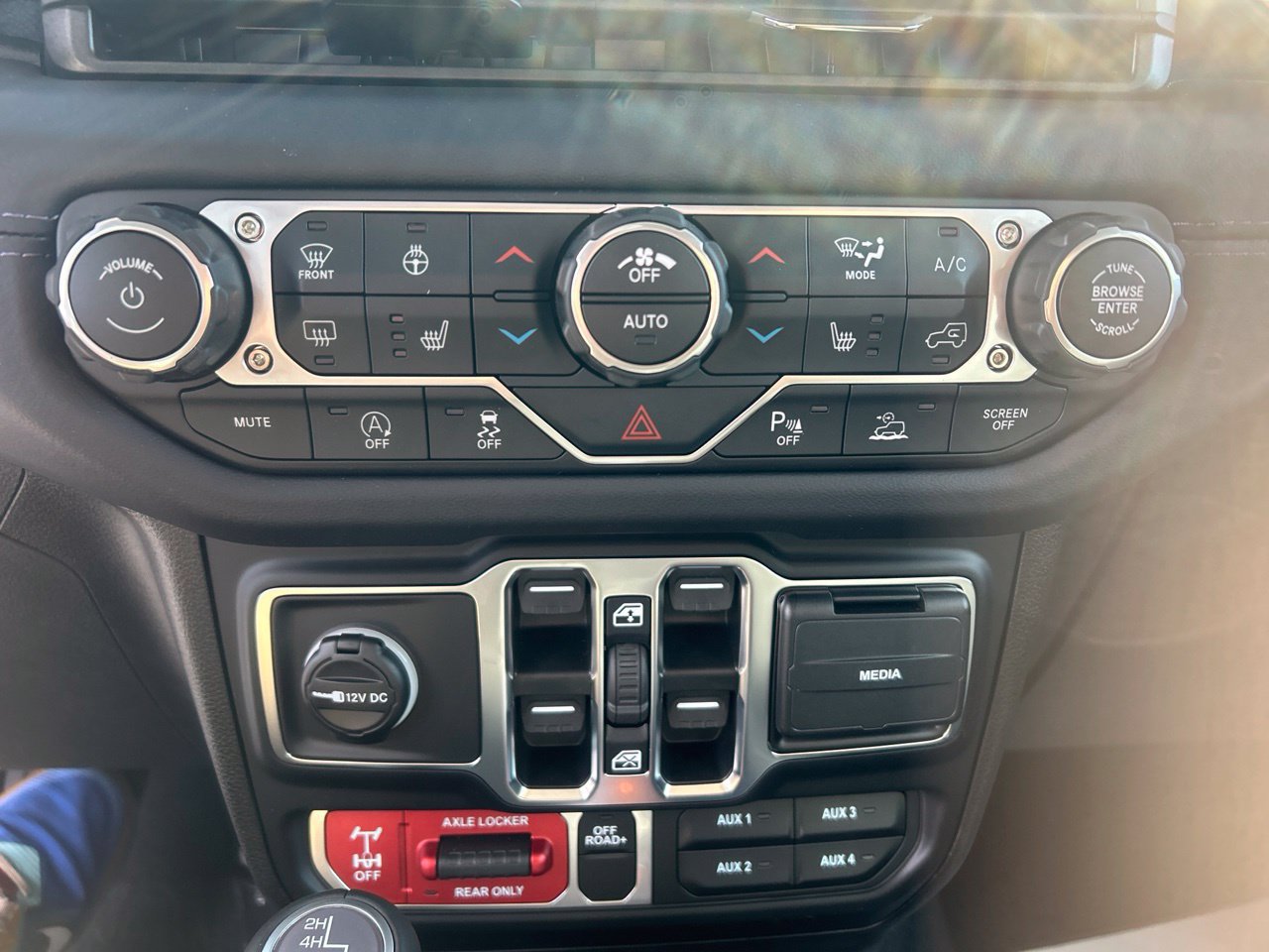 New 2026 Jeep Gladiator Sport AWD/4WD image 21