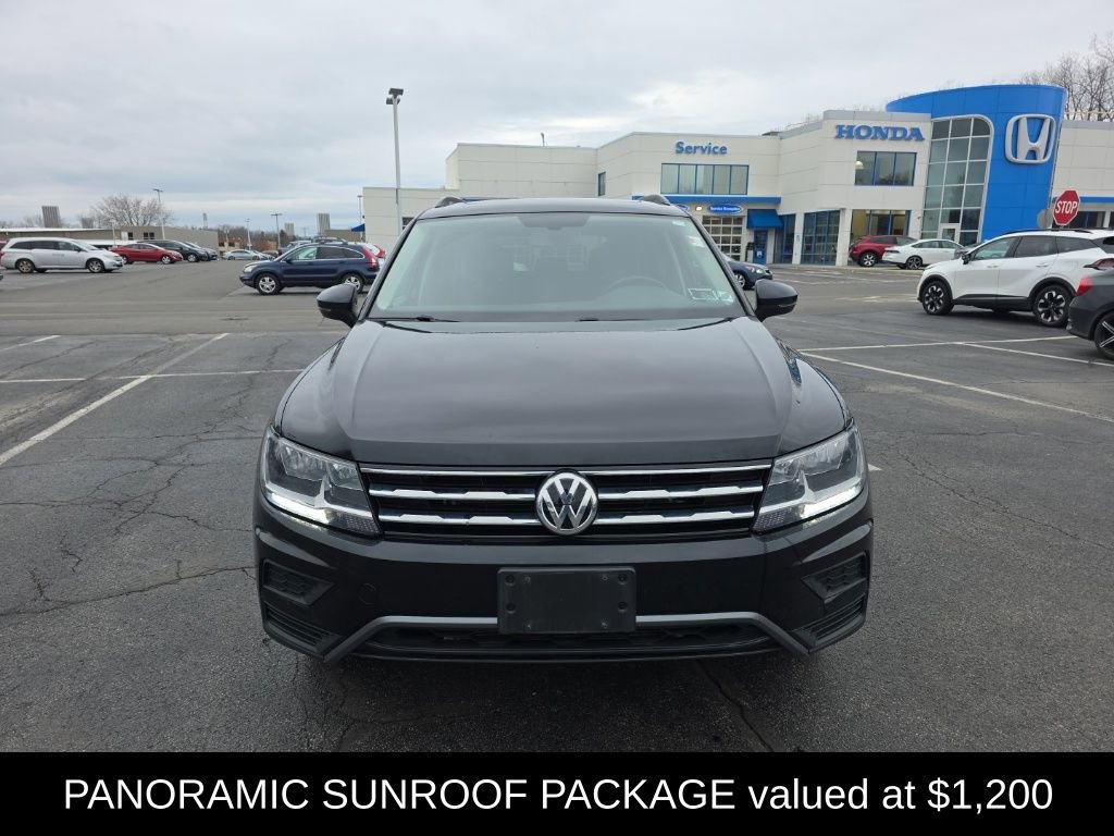 Used 2020 Volkswagen Tiguan SE w/ Panoramic Sunroof Package image 2