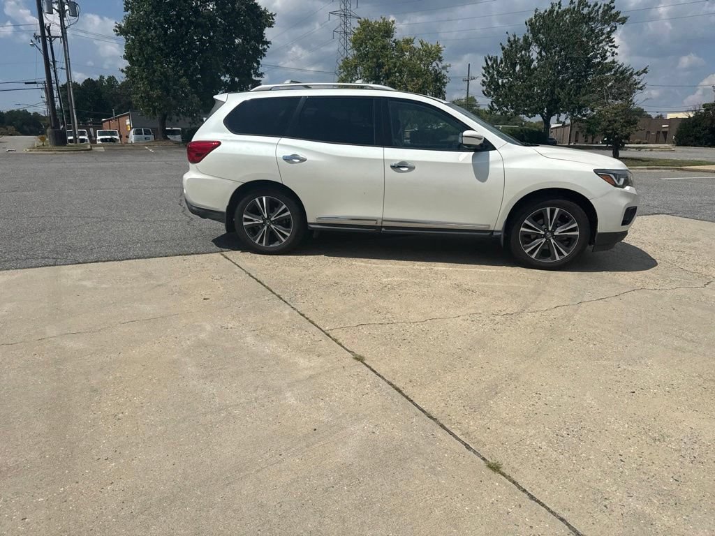 Used 2018 Nissan Pathfinder Platinum AWD/4WD image 11