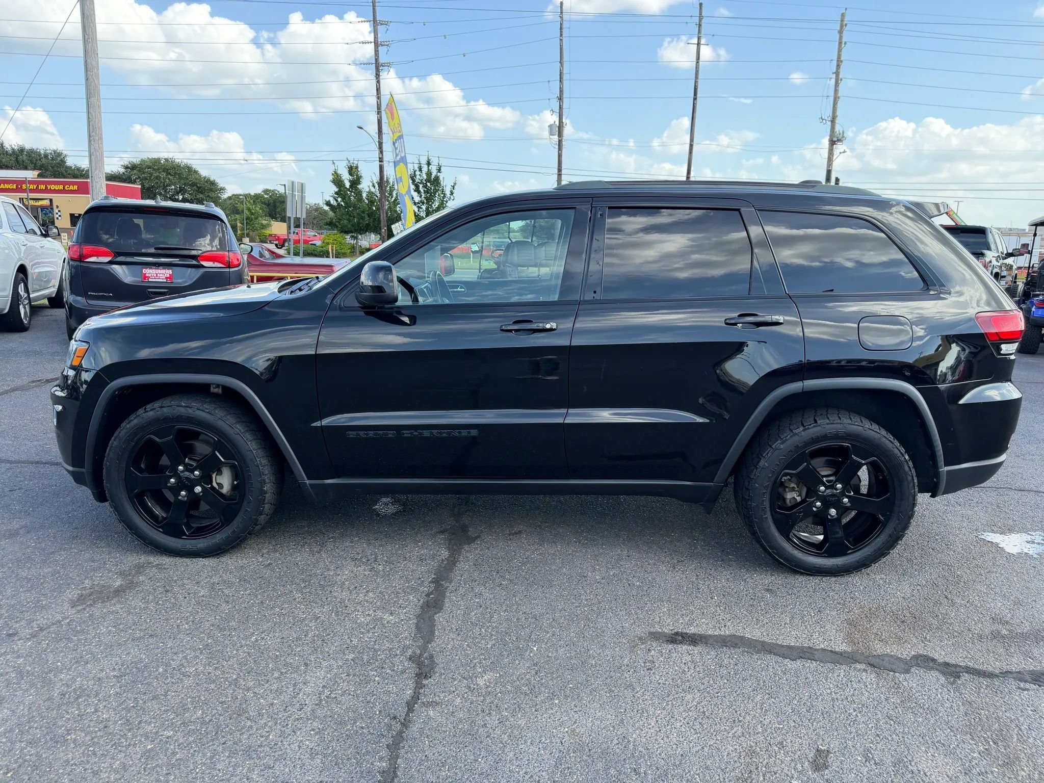 Used 2018 Jeep Grand Cherokee Laredo AWD/4WD image 18