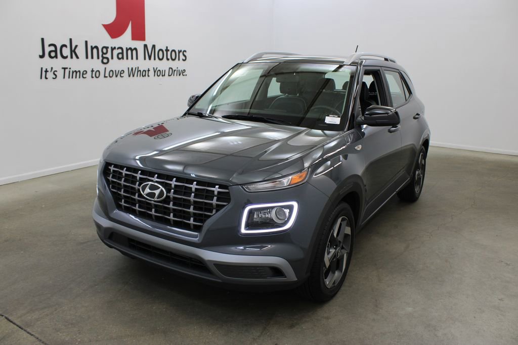 Used 2025 Hyundai Venue Limited FWD image 2