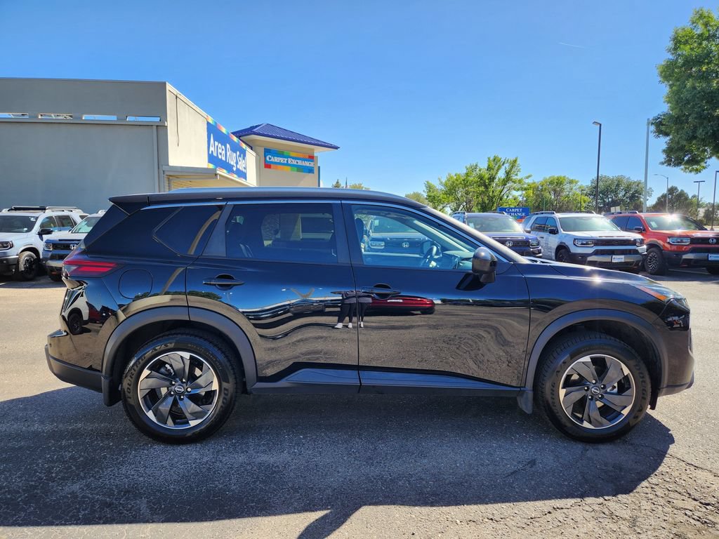 Used 2024 Nissan Rogue SV w/ SV Premium Package AWD/4WD image 4