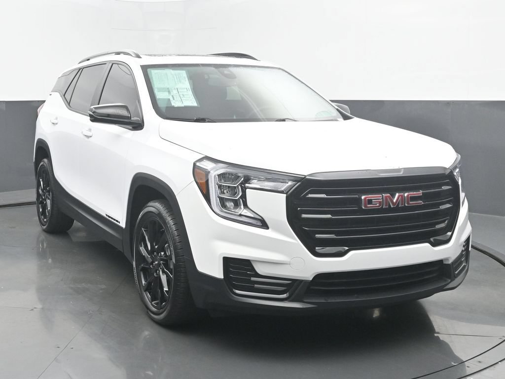 Used 2024 GMC Terrain SLE w/ Driver Convenience Package FWD image 8
