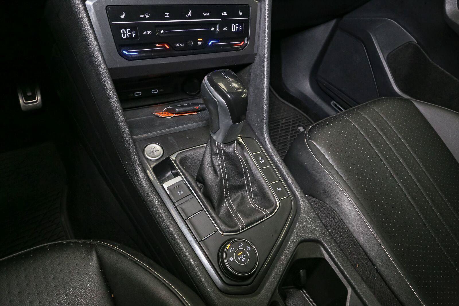 Certified 2024 Volkswagen Tiguan SE R-Line AWD/4WD image 38