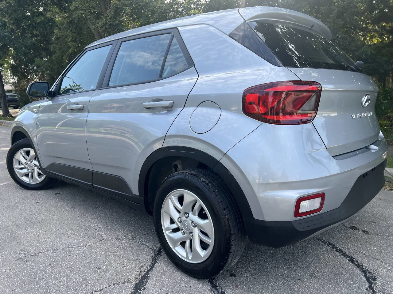 Used 2020 Hyundai Venue SE image 4