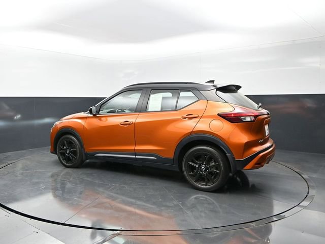 Used 2022 Nissan Kicks SR w/ Premium Package FWD image 2