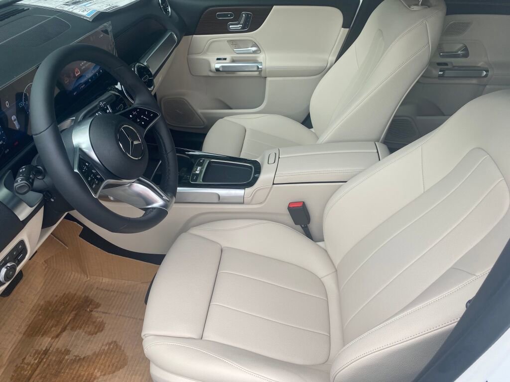 New 2025 Mercedes-Benz GLB 250 4MATIC image 6