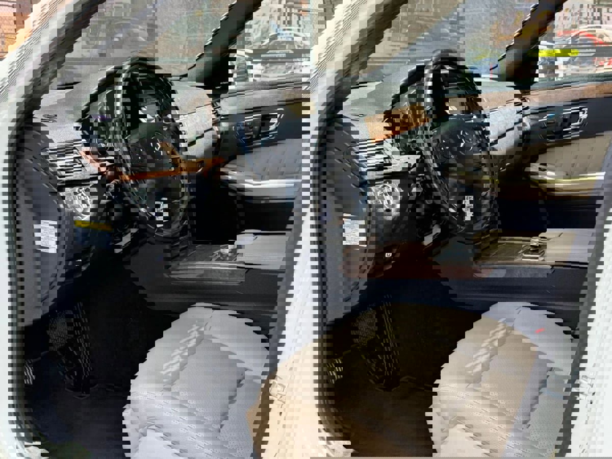 Used 2011 Mercedes-Benz E 350 Sport image 40