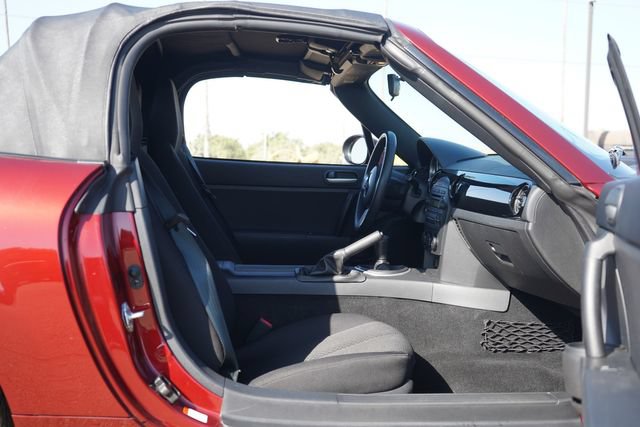 Used 2006 MAZDA MX-5 Miata Sport w/ Appearance Pkg RWD image 68