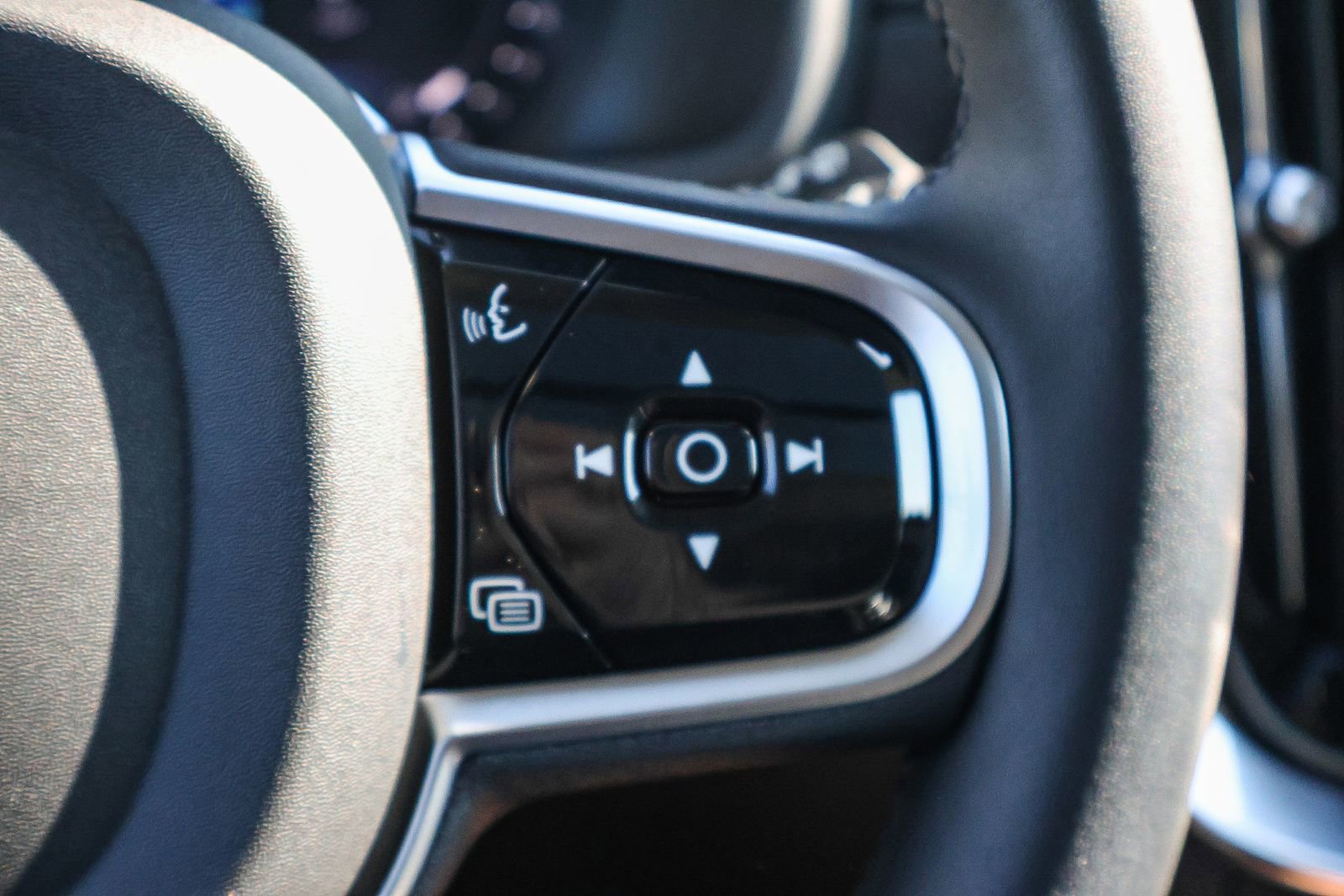 Used 2025 Volvo XC90 B6 Plus w/ Protection Package Premier image 37