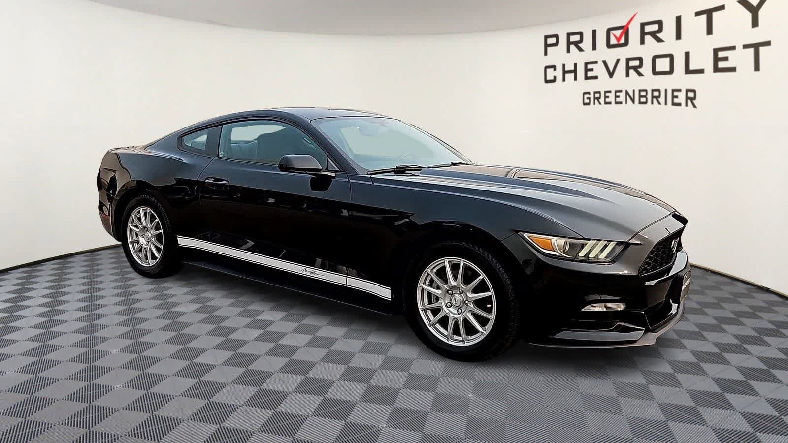 Used 2015 Ford Mustang Coupe RWD image 2