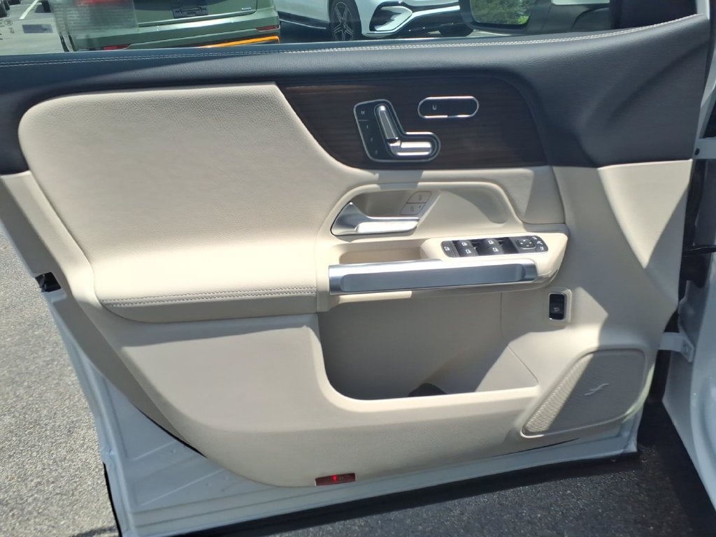 New 2026 Mercedes-Benz GLB 250 4MATIC image 11