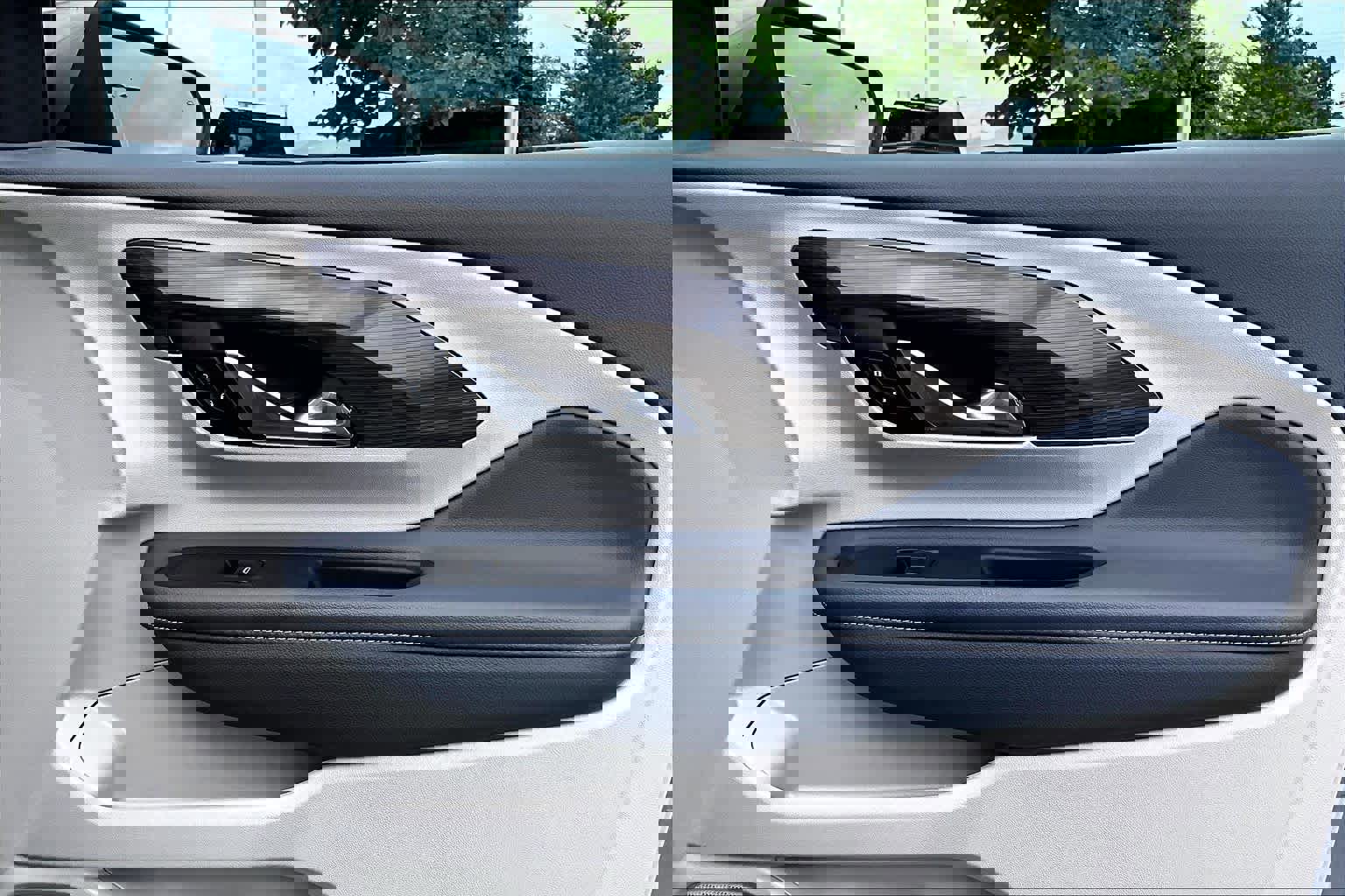 Used 2024 GMC Terrain Denali w/ Denali Premium Package AWD/4WD image 23