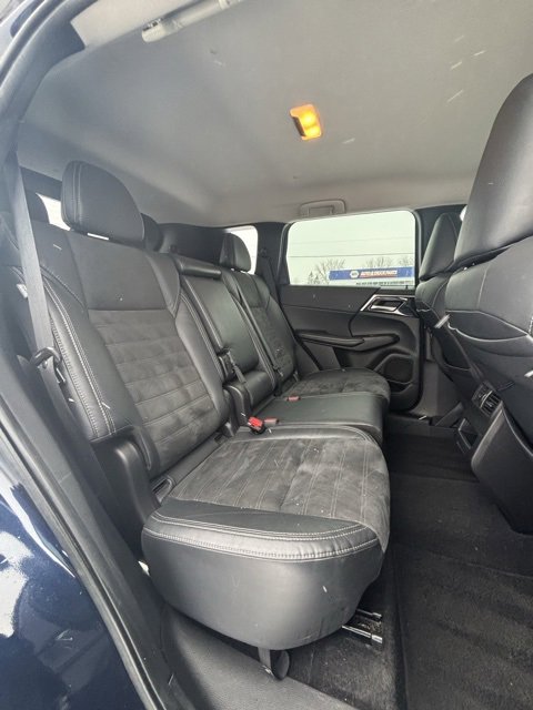 Used 2022 Mitsubishi Outlander SE image 16