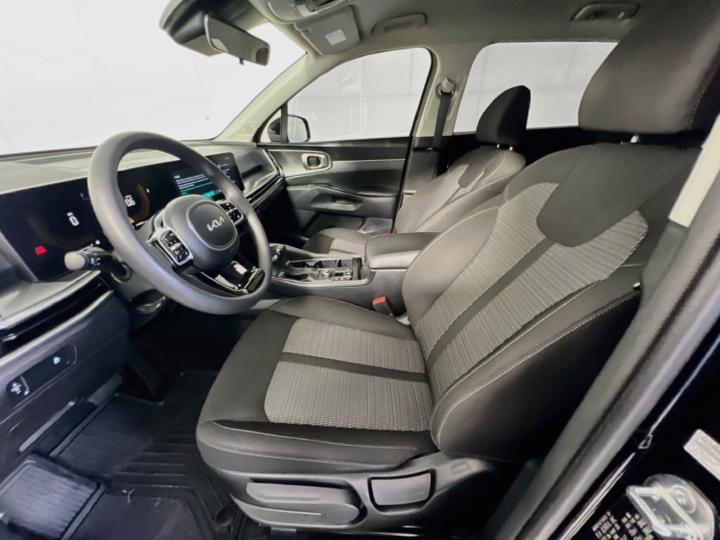 Certified 2025 Kia Sorento LX FWD image 20