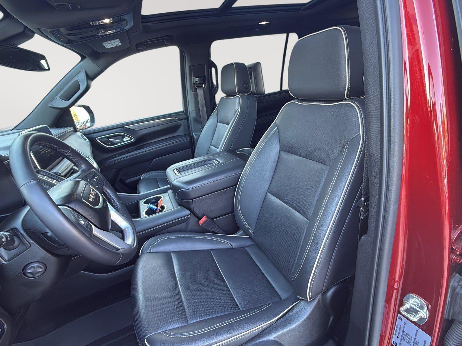 Used 2022 GMC Yukon XL SLT w/ SLT Luxury Package image 18